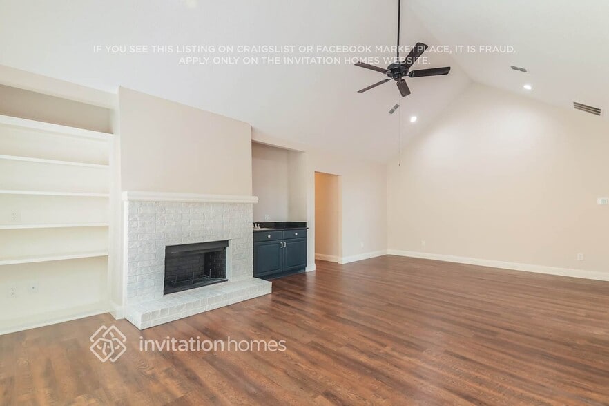 Building Photo - 2710 Honeysuckle Dr