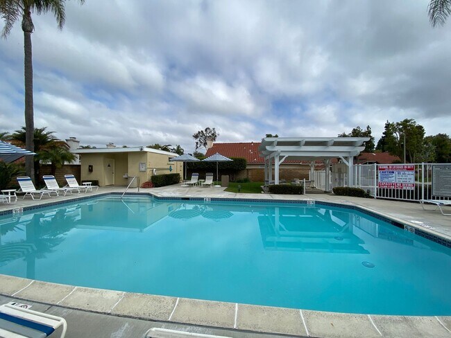 Building Photo - Beautiful Single Story Home in Shadow-Ridge!
