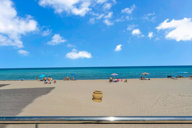 Building Photo - 3725 S Ocean Dr