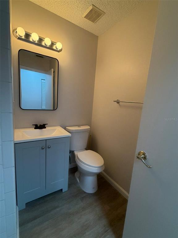 Building Photo - 3781 Lake Shore Dr