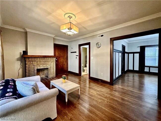Building Photo - Charming 1-Bedroom Property in Prime Location