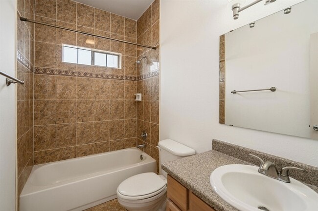 Building Photo - 302 Echo Valley Dr