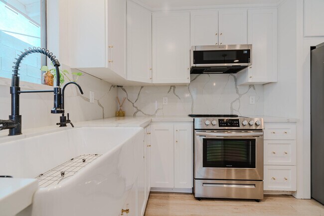 Building Photo - 52801 Avenida Alvarado