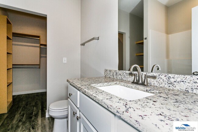 Building Photo - Newer 3 bedroom 2 bath Duplex in Goddard