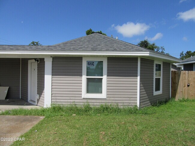 Building Photo - 1300 Grace Ave