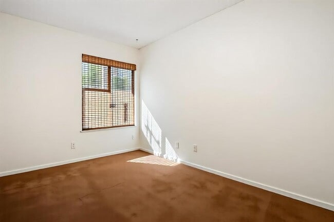 Building Photo - 9504 Quail Village Ln