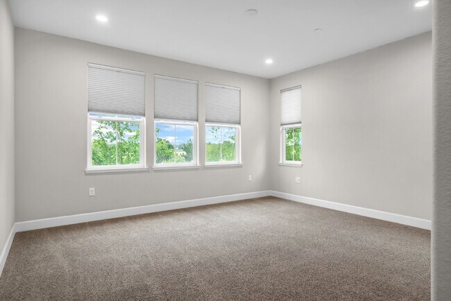 Building Photo - Available now | 3 bedroom + office | 3 full bath | Solar