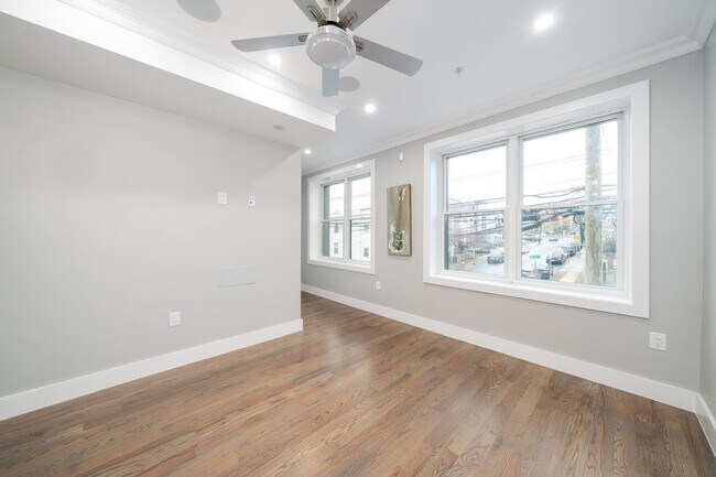 Building Photo - 195 Liberty Ave