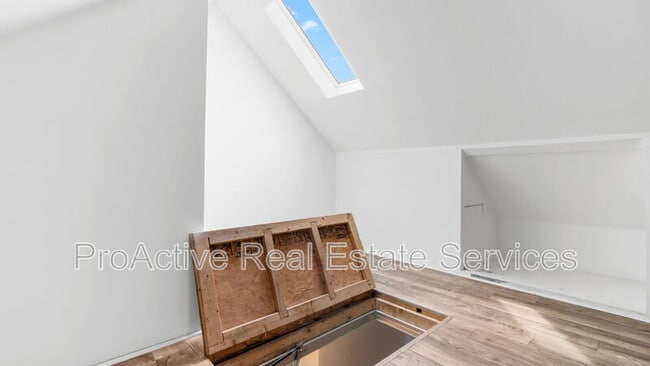 Building Photo - 417 W 30th St