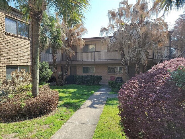 Building Photo - 1530 Heights Blvd