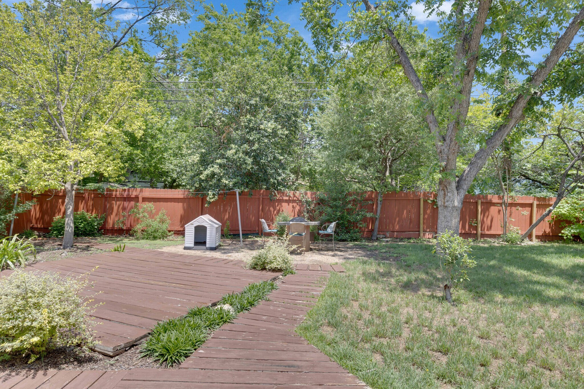 Building Photo - 2102 Bristol Dr