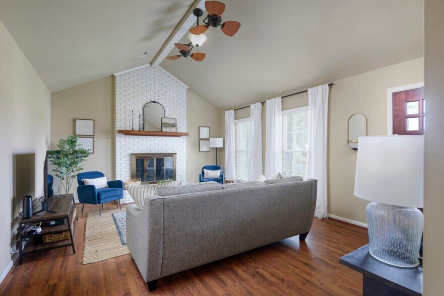 Building Photo - 10623 Copperfield Dr