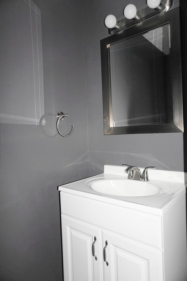 Building Photo - Charming 3Bed/2.5 Bath in Nottingham!
