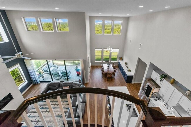 Building Photo - 820 Palamos Dr