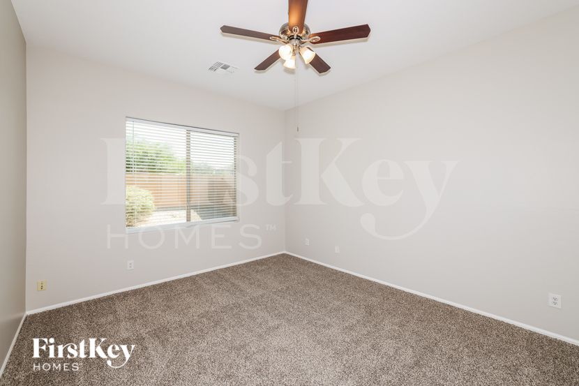 Building Photo - 1809 S 123rd Dr