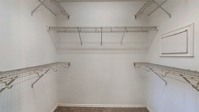 Building Photo - 6007 Baldwin Elm St