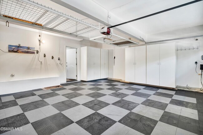 Building Photo - 3044 Ferncrest Pl