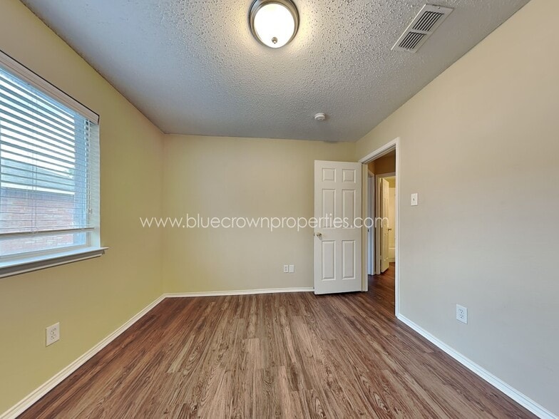 Building Photo - 1140 Single Tree Dr