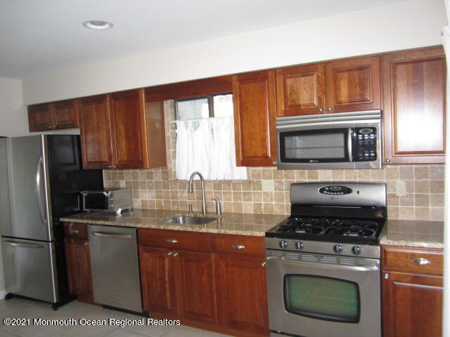 Building Photo - 101 Cotswold Cir