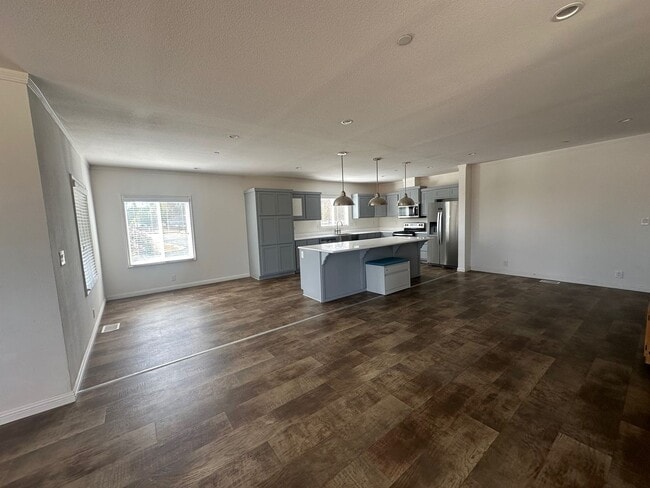 Building Photo - Updated 1 Story Home With Large Lot