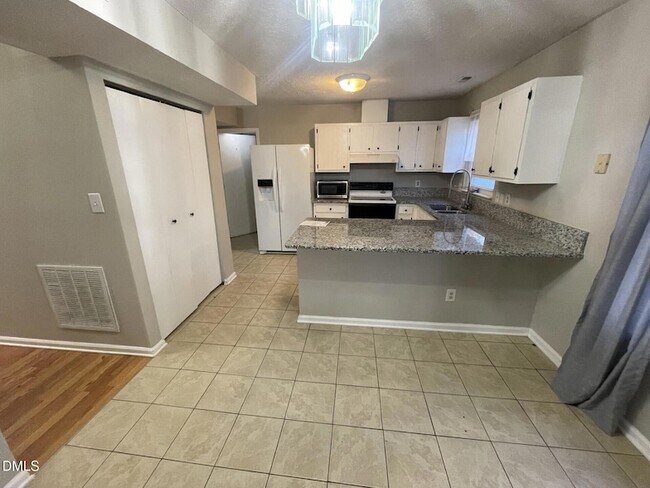 Building Photo - 8920 Taymouth Ct