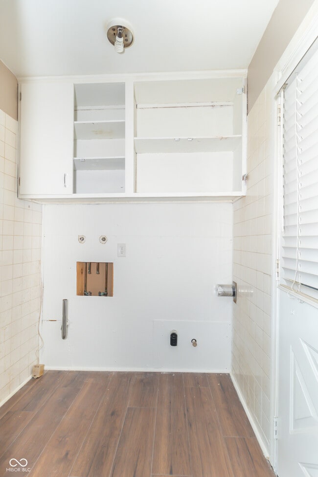 Building Photo - 1701 Nelson Ave