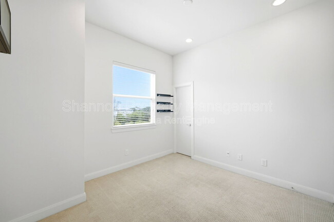 Building Photo - 3131 Leeland St