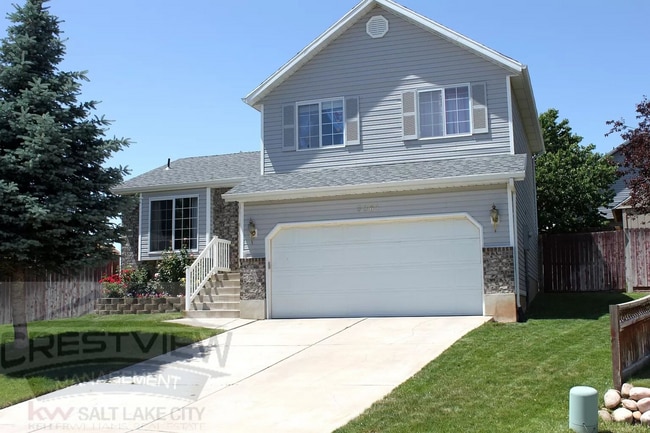 Primary Photo - Must See!! 4 bedrooms 2 baths house in Layton!