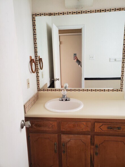 Building Photo - 210 Sorrell Dr