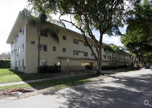 Building Photo - 440 Santander Ave
