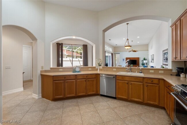 Building Photo - 1757 Tarpon Bay Dr S