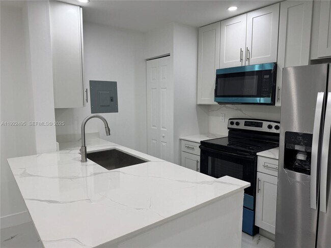 Building Photo - 9726 Hammocks Blvd