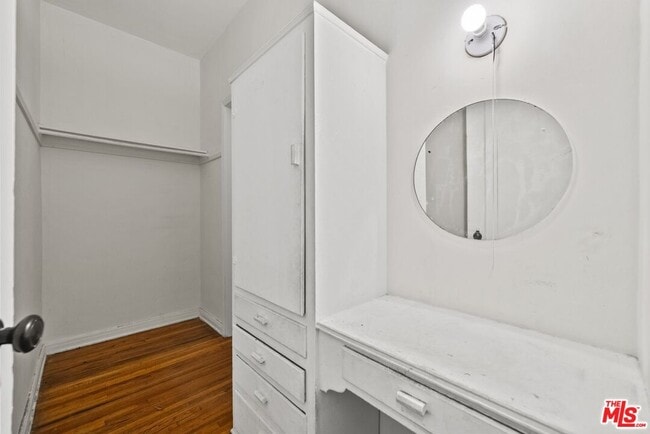 Building Photo - 6542 1/2 W Olympic Blvd