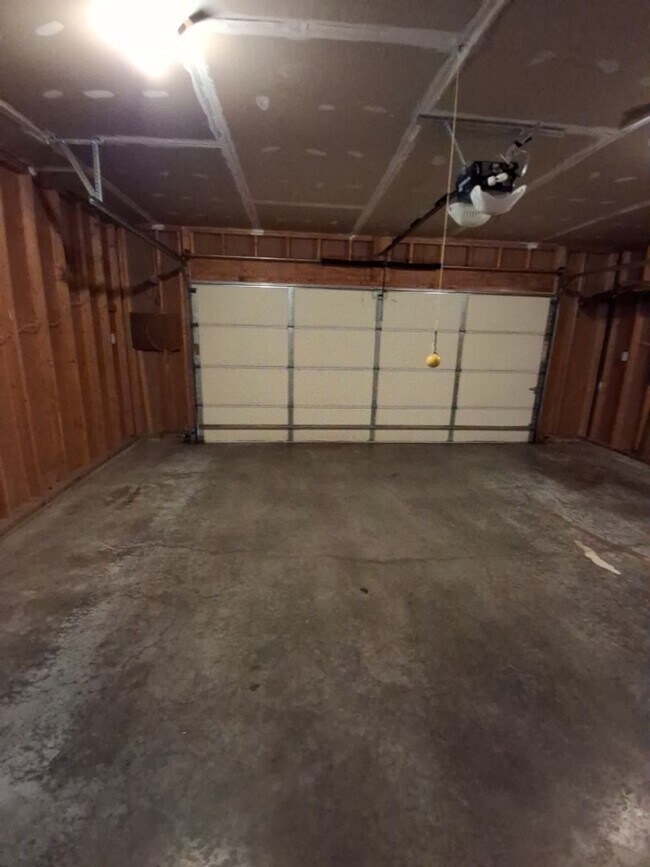 Building Photo - Beautiful 4 Bedroom House in Prescott, WI!...