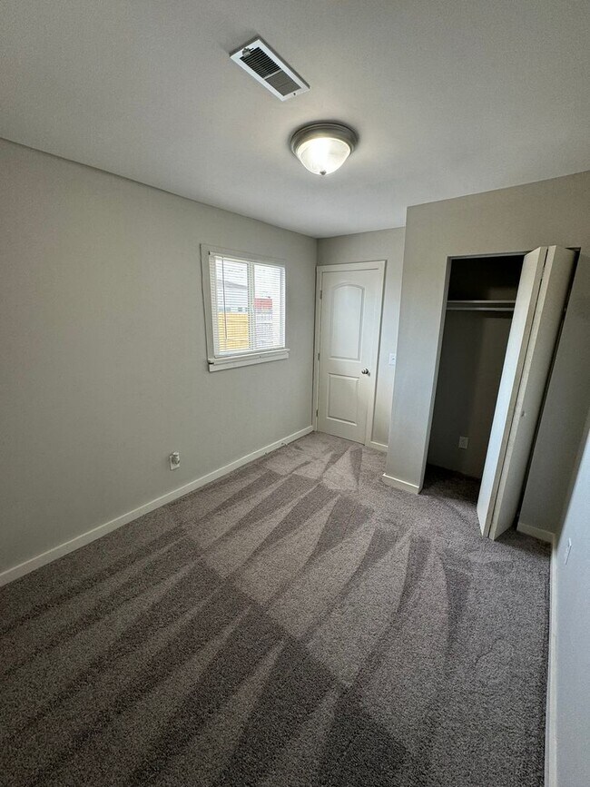 Building Photo - 278 Hosack St