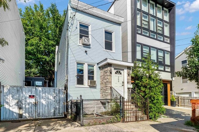 Building Photo - 360 Bramhall Ave