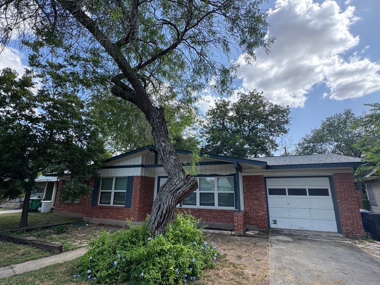 Building Photo - 230 Middlebury Dr.