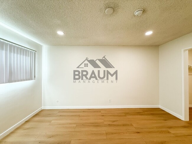 Building Photo - 6039 Whitsett Ave