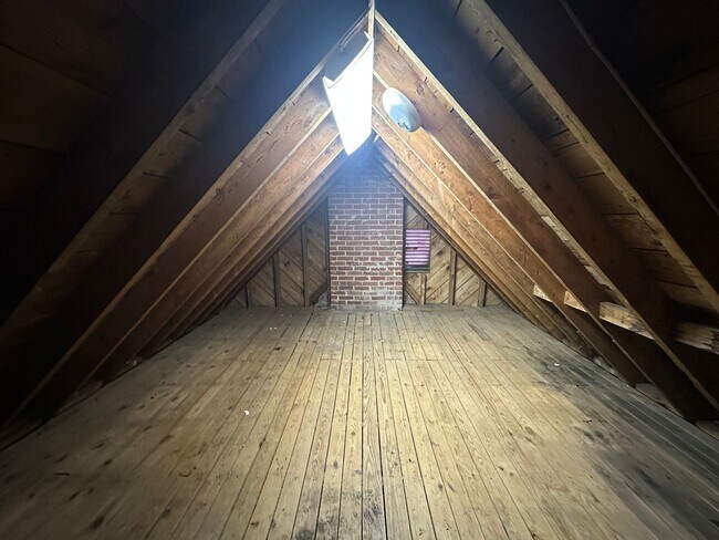 Building Photo - House in Bedford with Lot of Outdoor Space.