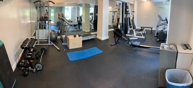 Fitness center - 2851 Thornhill Rd