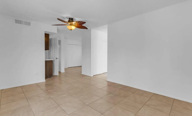 Building Photo - 2935 S Mollera