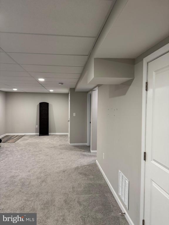 Building Photo - 933 Golden W Way