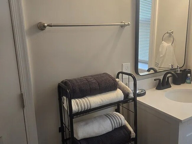 Building Photo - Charming 3BR Townhome in Hyattsville - Per...