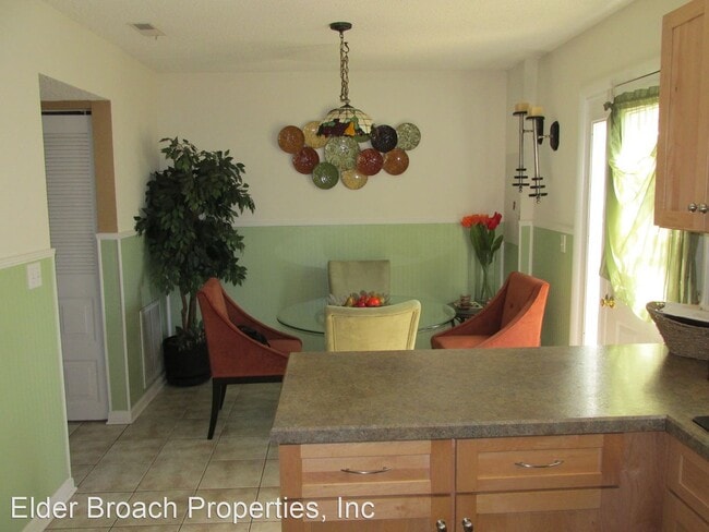 Building Photo - 3 br, 1.5 bath House - 1211-C Scaleybark Road