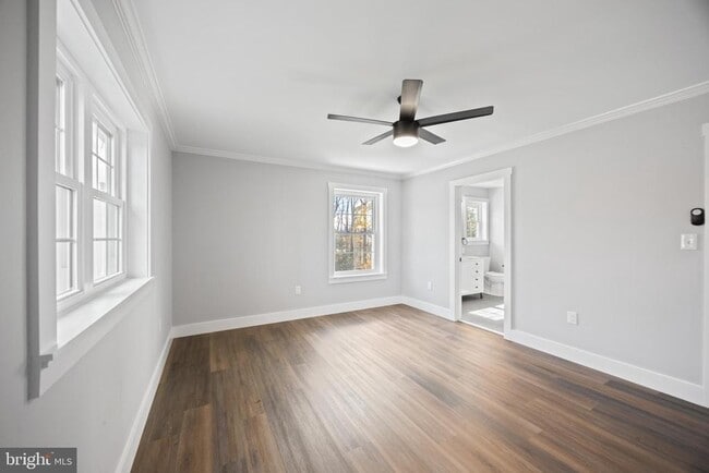 Building Photo - 1322 W King Rd