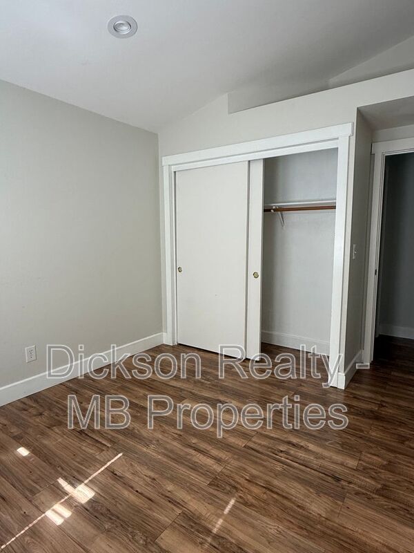 Building Photo - 994 Wheatland Ct