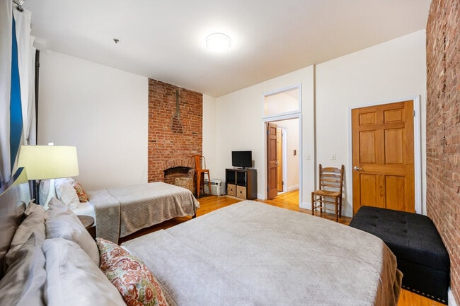 Building Photo - 112 W 136th St
