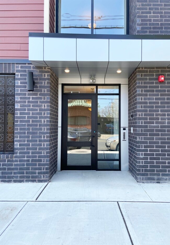 Building Photo - 195 Ave E