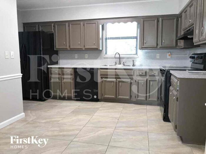 Building Photo - 2462 Ridgecrest Ave