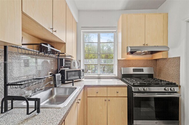 Building Photo - 301 86th St